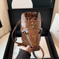 Secchiello retrò in pelle marrone a forma di testa di cavallo con borchie dorate - Marrone