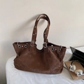 Borsa tote vintage marrone con occhielli metallici e grande capienza per pendolari - caffè
