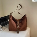 Grande borsa a secchiello in finto camoscio marrone scuro con cinturino in pelle - caffè