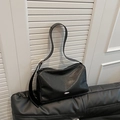 Borsa tote nera minimalista in pelle a grana litchi con dettaglio in metallo argento - Nero
