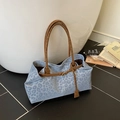 Vintage-Tragetasche mit hellblauem Leopardenmuster, braunen Griffen und Schnalle - Blau