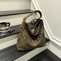 Large vintage leopard print hobo tote bag in suede with wide shoulder strap - Brown Leopard