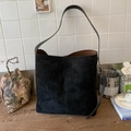 Bolso tote retro de ante negro con forro de leopardo y correa ancha para el hombro - Negro