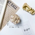 Spilla a camelia vintage oro champagne con micro perle, elegante spilla floreale 47,8mm - Supporto - Camelia Dorata