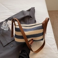 Blau-beige gestreifte gewebte Pillow-Tasche mit verstellbarem braunem Leder-Schultergurt - Blau