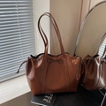 Borsa tote in pelle testa di moro con elegante fiocco e chiusura a coulisse da donna - Marrone