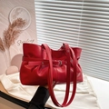 Sac fourre-tout en similicuir rouge avec sangles à boucle et œillets en métal, style chic - Rouge