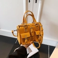 Ingwergelbe Handtasche im Utility-Stil mit Klappentaschen und verstellbarem Riemen - Gelb
