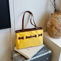 Borsa tote in nylon giallo con manici marroni e chiusura a girello argentata - Giallo