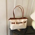 Borsa tote bicolore beige e marrone con serratura argentata classica e doppie tracolle - Bianco Sporco
