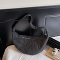 Sac à bandoulière croissant gris foncé en toile avec large sangle et matelassage - Noir