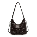 Borsa hobo marrone scuro lucida con doppie tasche e fibbie dal design vintage - Marrone