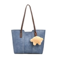 Borsa tote blu denim con spalline marroni e ciondolo peluche giallo su sfondo bianco - Senza Pendente / Blu Denim