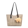 Grande borsa tote kaki in tela lavata con manici neri e ciondolo in peluche morbido - Senza Pendente / Nero