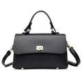 Sac à main élégant en cuir grainé noir avec fermoirs dorés sur fond blanc neutre - Noir