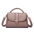 Borsa a mano elegante in pelle martellata rosa antico con bottone a pressione oro - Rosa