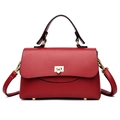 Sac à main chic en cuir bordeaux avec poignée noire et fermoir rotatif doré - Rouge