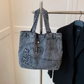 Graue Tote Bag aus Denim im Acid-Wash-Look mit Patchwork und Kreuzschnürung - Schwarz