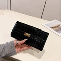 Minimalistische schwarze Clutch mit Kroko-Prägung und luxuriösem Goldverschluss - Schwarz