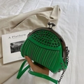 Borsa punk verde brillante con borchie metalliche, nappe e chiusura a scatto - Verde