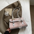 Sac à main carré rose chic avec bordure argentée et grand nœud en résille blanc - Rose