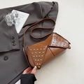 Bruine vintage olieglans lederen tas met stijlvolle zilverkleurige klinknagels - Bruin
