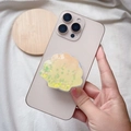 Dettaglio del supporto per telefono a conchiglia sfumata con perle e paillettes - Supporto Magnetico / Conchiglia di Sabbie Mobili Giallo Sfumato