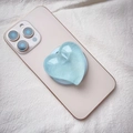 Dettaglio del supporto per telefono a forma di cuore blu glitterato su smartphone - Supporto Magnetico / Blu Perlato