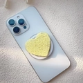 Dettaglio del supporto per telefono a forma di cuore con glitter gialli su smartphone - Paillettes Cuore Giallo