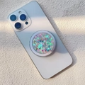 Dettaglio del supporto per telefono con paillettes glitterate su smartphone e ombre naturali - Supporto Magnetico / Cuore Stella Paillettes Grandi