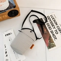 Mini borsa a tracolla grigio chiaro in nylon impermeabile con cinghia regolabile - Grigio