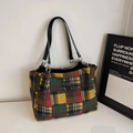 Borsa tote retrò in tweed a quadri multicolore con manici neri ed etichetta in pelle - Nero