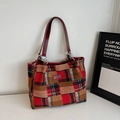 Borsa tote in tweed scozzese rosso con manici in pelle e dettagli in metallo lucido - Rosso