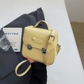 Petit sac carré élégant en PU jaune crème avec serrures argentées et poignée pour femme - Jaune