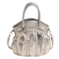 Borsa a mano argento metallizzato con pieghe, fiocco di perle e ciondolo cuore - Con Ciondolo / Argento