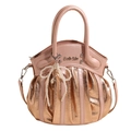 Borsa moto a pieghe rosa e oro rosa con fiocco di perle e tracolla rimovibile - Con Ciondolo / Rosa