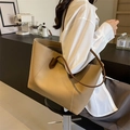 Borsa tote grande minimalista in ecopelle beige per donna ideale per ufficio e tempo libero - Cachi