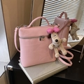 Borsa a tracolla rosa grana litchi con ciondolo a cucciolo e cerniera in argento - Con Ciondolo / Rosa