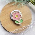 Dettaglio macro del supporto magnetico per telefono a forma di fiore rosa con perle - Supporto Magnetico / Rosa