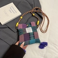 Borsa a tracolla in tela patchwork multicolore con frange viola e tracolla intrecciata - Stile Etnico Quadri Blu