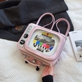 Rosa Retro-Rucksack in TV-Form aus PU-Leder mit Farbbildschirm und silbernen Knöpfen - Rosa