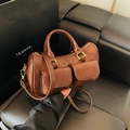 Borsa a mano Boston retrò marrone scuro in ecopelle opaca con tasche anteriori a fibbia - Cuoio