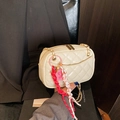 Chic cream-colored quilted square bag with gold chain strap and woven charms - With Pendant / Off White