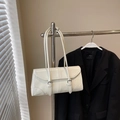 Borsa a tracolla rettangolare bianca minimalista con doppie fibbie e pelle sintetica liscia - Bianco Sporco