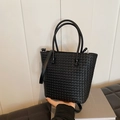 Sac fourre-tout minimaliste en cuir tressé noir avec doubles anses et bandoulière - Noir