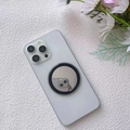 Λεπτομερής λήψη στρογγυλού MagSafe καθρέφτη μακιγιάζ σε λευκό κινητό τηλέφωνο - Μαύρο