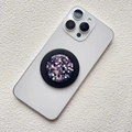 Dettaglio del supporto magnetico per telefono con glitter viola e finitura epossidica - Supporto Magnetico / Viola