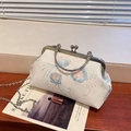 Retro floral embroidered clutch bag in ivory silk with metallic handle and chain strap - Green