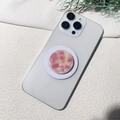 Detail van mat telefoonhoesje met roze marmeren pop-socket op witte ondergrond - Roze en Witte Inktvlek (Acetaat-4)