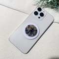 Macro-opname van Magsafe magnetische telefoonhouder met grijze schildpadprint op witte gsm - Grijs Schildpadpatroon (Acetaat-3)